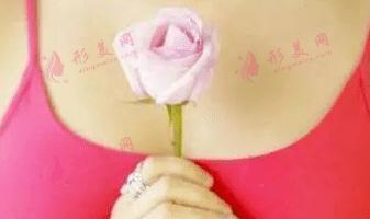 两侧乳房不对称