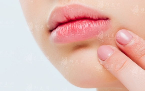 如何有效缓解玻尿酸丰唇带来的疼痛